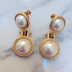 🆓 BUY 1 item from closet—put in BUNDLE w/ earrings & is 🆓!